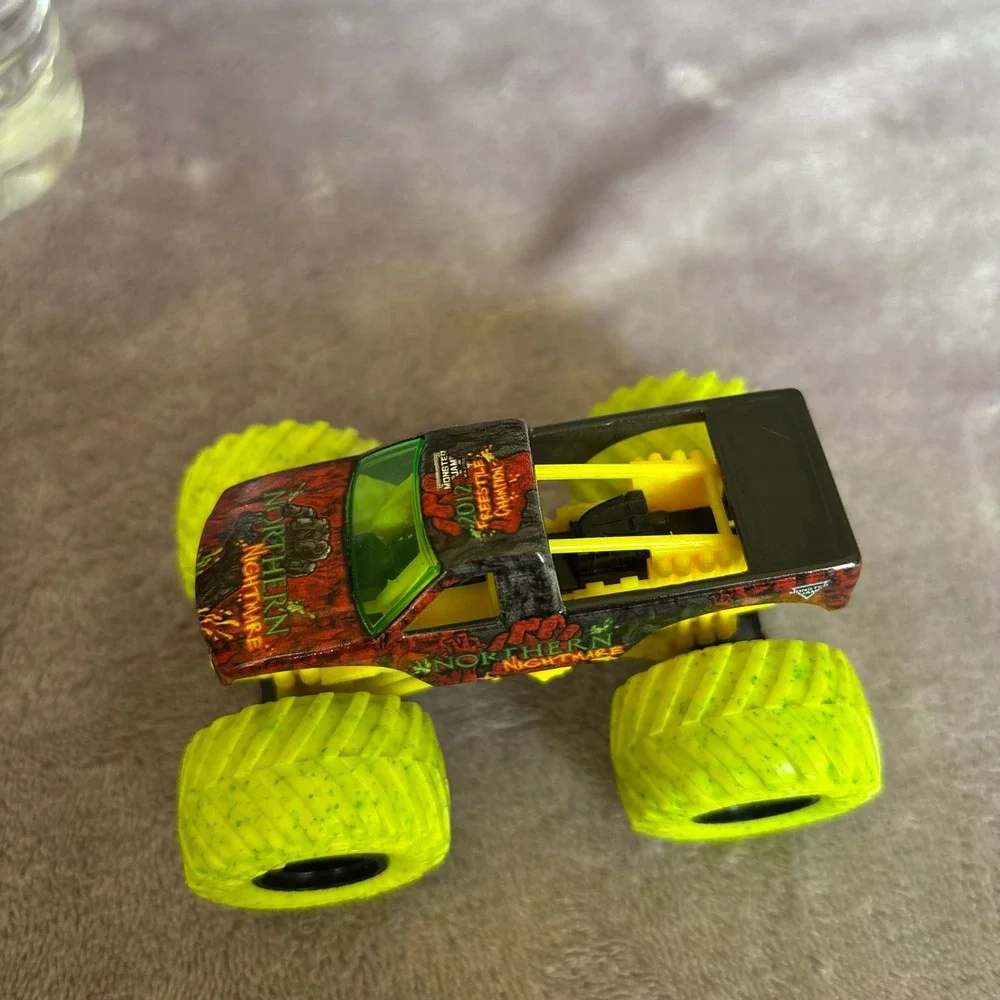 Monster Jam Northern Nightmare 2012 Freestyle Champion Truck Neon Green Tires